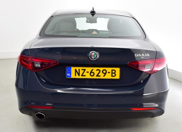 Alfa Romeo GIULIA 2.0T Super: |200 pk|Volledig dealer onderhouden|Origineel NL auto|Automaat|Achteruitrijcamera