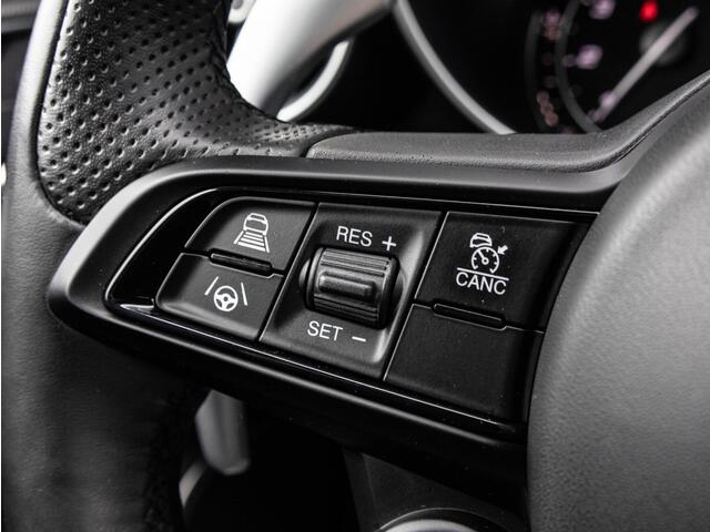 Alfa Romeo GIULIA 2.0 T Veloce
