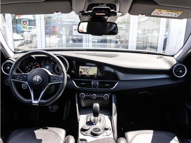 Alfa Romeo GIULIA 2.0 T AWD Veloce 280 pk | Originele All Wheel Drive | 19 inch | Veloce Stoelen | Navigatie
