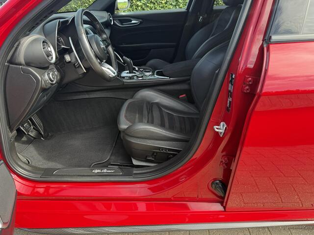 Alfa Romeo GIULIA 2.0 T Veloce Ti AWD Alfa Rosso - Face lift - Nieuwstaat!