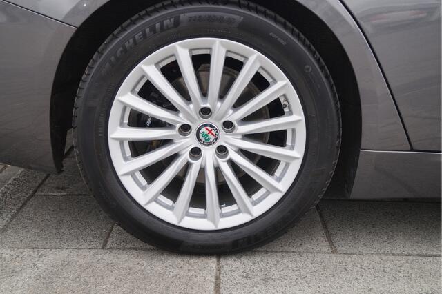 Alfa Romeo GIULIA 2.0T Super | Climate Control | Navigatie | Afneembare Trekhaak |