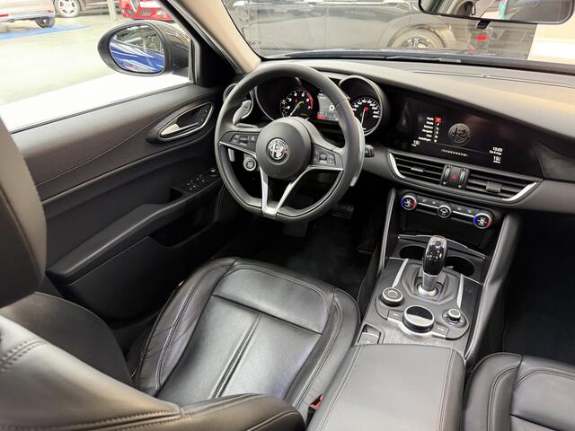 Alfa Romeo GIULIA 2.0T B-Tech, 200Pk, 2019, 1ste eigenaar, Ragazzon, KW onderstel, Volledig leder, BTW auto, Schakel flippers, Parkeersensensoren,