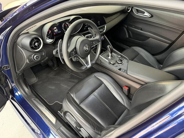 Alfa Romeo GIULIA 2.0T B-Tech, 200Pk, 2019, 1ste eigenaar, Ragazzon, KW onderstel, Volledig leder, BTW auto, Schakel flippers, Parkeersensensoren,