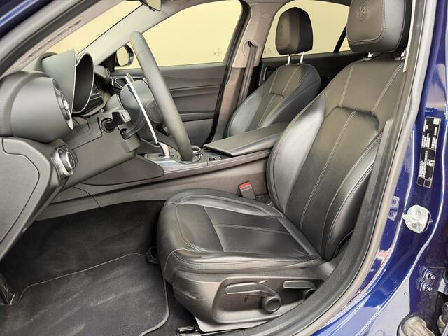 Alfa Romeo GIULIA 2.0T B-Tech, 200Pk, 2019, 1ste eigenaar, Ragazzon, KW onderstel, Volledig leder, BTW auto, Schakel flippers, Parkeersensensoren,