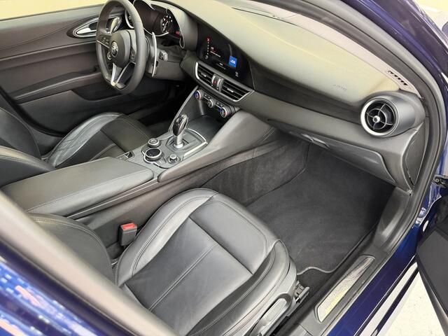Alfa Romeo GIULIA 2.0T B-Tech, 200Pk, 2019, 1ste eigenaar, Ragazzon, KW onderstel, Volledig leder, BTW auto, Schakel flippers, Parkeersensensoren,