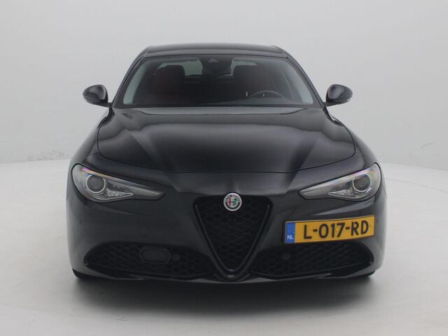 Alfa Romeo GIULIA 2.0T Sprint | Apple Carplay/Android Auto | Lederen Bekleding | Camera | Lichtmetalen Velgen |