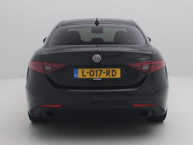 Alfa Romeo GIULIA 2.0T Sprint | Apple Carplay/Android Auto | Lederen Bekleding | Camera | Lichtmetalen Velgen |