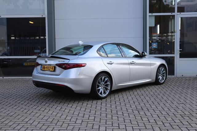 Alfa Romeo GIULIA 2.0T SUPER AUT/ORIG.NL/A.CarPlay/Ad.Cruise/StuurenStoelverw./18inch 114dkm!