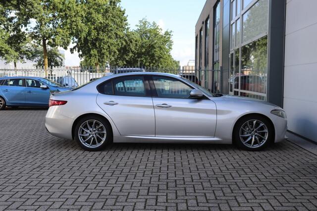 Alfa Romeo GIULIA 2.0T SUPER AUT/ORIG.NL/A.CarPlay/Ad.Cruise/StuurenStoelverw./18inch 114dkm!