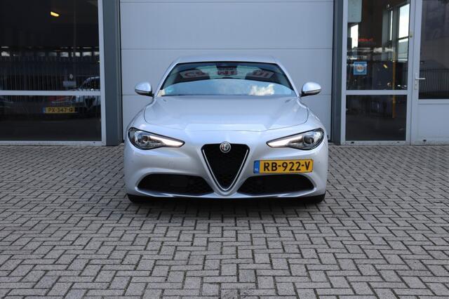Alfa Romeo GIULIA 2.0T SUPER AUT/ORIG.NL/A.CarPlay/Ad.Cruise/StuurenStoelverw./18inch 114dkm!