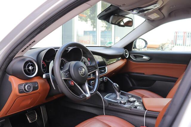 Alfa Romeo GIULIA 2.0T SUPER AUT/ORIG.NL/A.CarPlay/Ad.Cruise/StuurenStoelverw./18inch 114dkm!