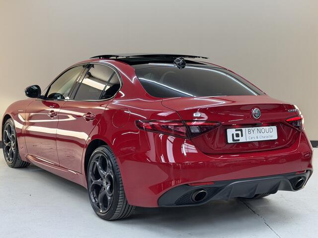 Alfa Romeo GIULIA 2.0 T AWD Veloce, 280Pk, 2017, 1ste eigenaar, Dealer onderhouden, Panoramadak, Sport interieur, 19" Breedset, Climate control, Cruise control, Parkeersensoren, Camera,