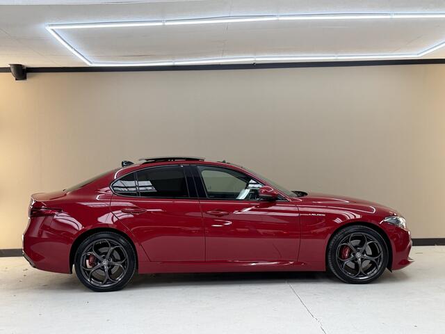 Alfa Romeo GIULIA 2.0 T AWD Veloce, 280Pk, 2017, 1ste eigenaar, Dealer onderhouden, Panoramadak, Sport interieur, 19" Breedset, Climate control, Cruise control, Parkeersensoren, Camera,