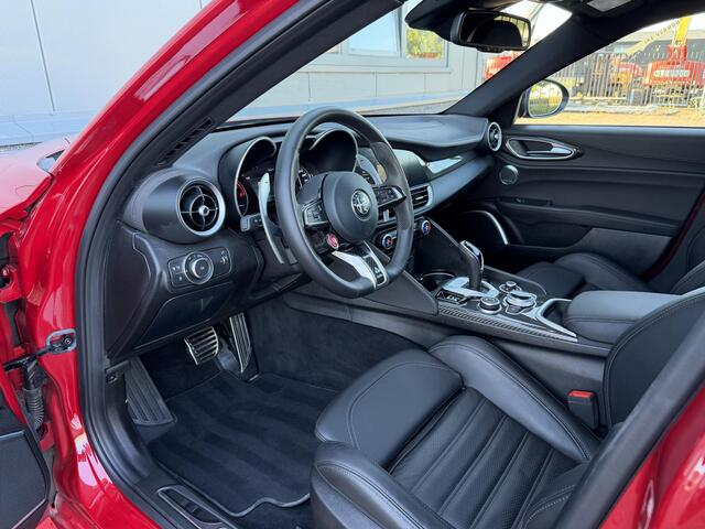 Alfa Romeo GIULIA 2.9 V6 Quadrifoglio CARBON | H/K | LEDER