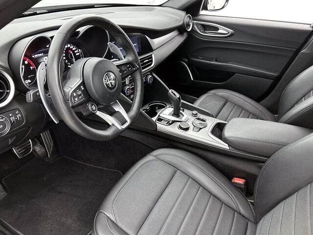 Alfa Romeo GIULIA 2.0T 200pk Sprint | AUTOMAAT | ACHTERUITRIJCAMERA | APPLE CARPLAY - ANDROID AUTO | HALF LEDER | PARKEERSENSOREN | DAB RADIO | ADAPTIVE CRUISE CONTROL | BI XENON |