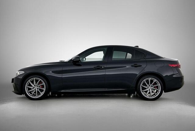 Alfa Romeo GIULIA 2.0T 200pk Sprint | AUTOMAAT | ACHTERUITRIJCAMERA | APPLE CARPLAY - ANDROID AUTO | HALF LEDER | PARKEERSENSOREN | DAB RADIO | ADAPTIVE CRUISE CONTROL | BI XENON |