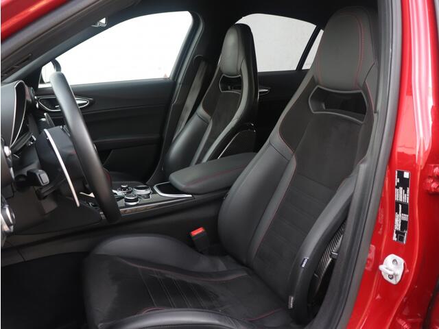 Alfa Romeo GIULIA 2.9 V6 Quadrifoglio | Sparco | Carbon | Akrapovic | Rosso 8C