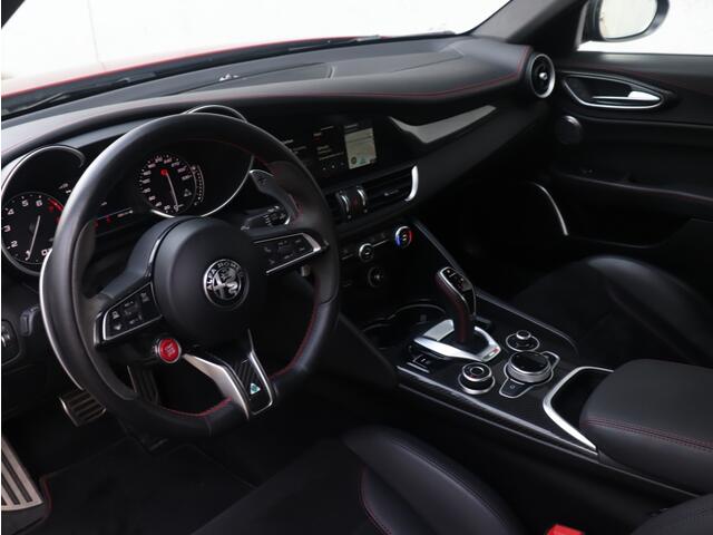Alfa Romeo GIULIA 2.9 V6 Quadrifoglio | Sparco | Carbon | Akrapovic | Rosso 8C