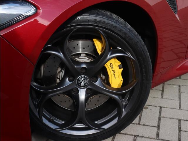 Alfa Romeo GIULIA 2.9 V6 Quadrifoglio | Sparco | Carbon | Akrapovic | Rosso 8C