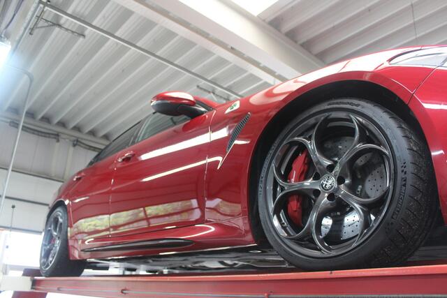 Alfa Romeo GIULIA 2.9 V6 Quadrifoglio Performance Edition "Manual and Carbon Seats by Sparco" Less than 25.000 km - 2 private owners and delivered new in the Netherlands,Rosso Competizione and dark 5-hole alloy wheels,Performance Edition: Manual gear - Carbon brakes - Harman Kardon, The last owner is a former Squadra Bianca driver with skills and experience, "A new M3 is for people who like cars - Safe choice so to speak - But a Quadrifoglio if you really get it",