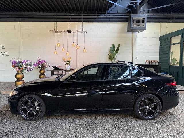 Alfa Romeo GIULIA 2.0T Business | 91.000KM | Navi | Nieuwe Service & APK | Geen Afleverkosten |