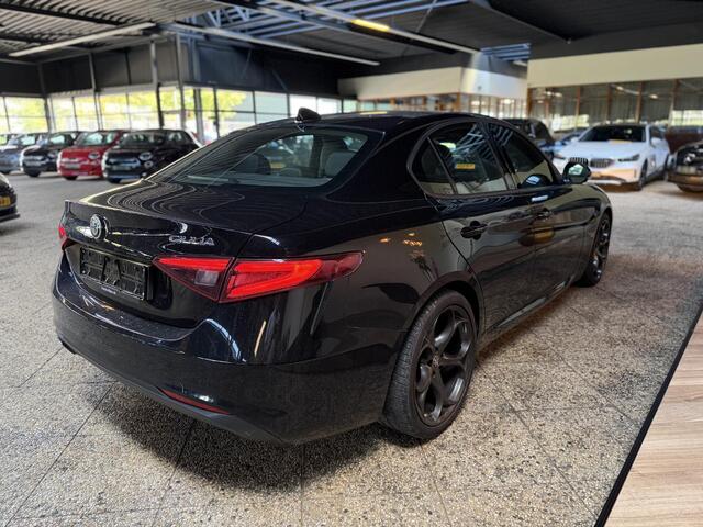 Alfa Romeo GIULIA 2.0T Business | 91.000KM | Navi | Nieuwe Service & APK | Geen Afleverkosten |