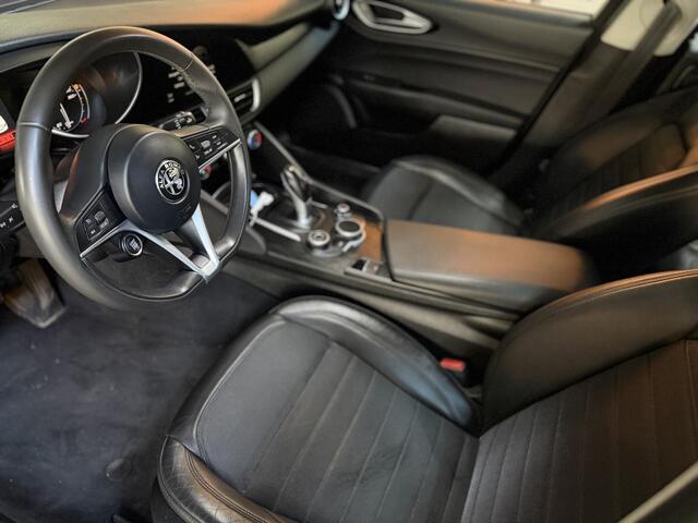 Alfa Romeo GIULIA 2.0T Business | 91.000KM | Navi | Nieuwe Service & APK | Geen Afleverkosten |