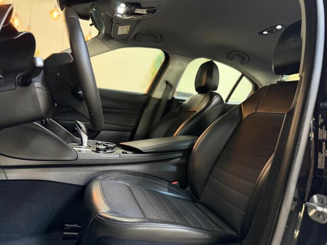Alfa Romeo GIULIA 2.0T Business | 91.000KM | Navi | Nieuwe Service & APK | Geen Afleverkosten |
