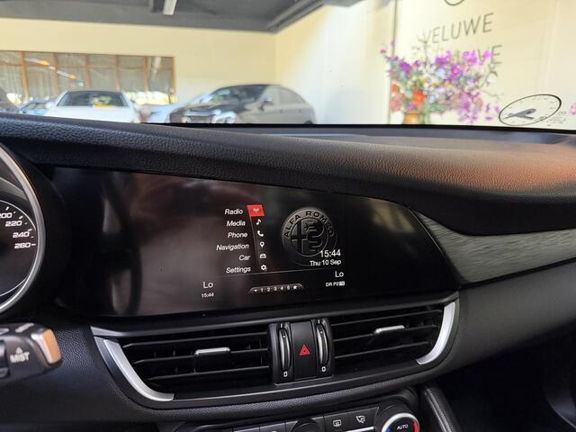 Alfa Romeo GIULIA 2.0T Business | 91.000KM | Navi | Nieuwe Service & APK | Geen Afleverkosten |