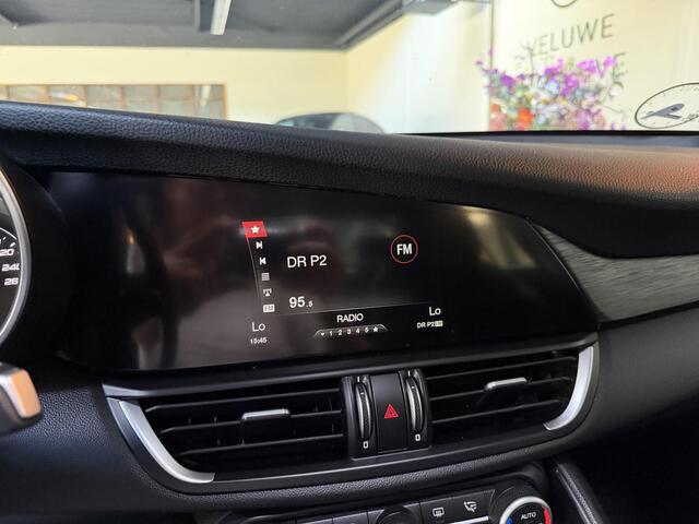 Alfa Romeo GIULIA 2.0T Business | 91.000KM | Navi | Nieuwe Service & APK | Geen Afleverkosten |
