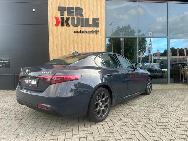Alfa Romeo GIULIA 2.0T Super / Veloce interieur