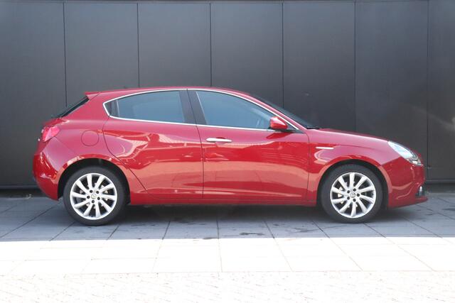 Alfa Romeo GIULIETTA 1.6 JTDm Super | AUT. | LEDER | LMV | CRUISE | PDC | NAVI | CLIMATE |