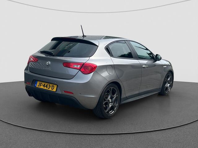 Alfa Romeo GIULIETTA 1.4 Turbo MultiAir | QV look Stoel & Skirts | Navi