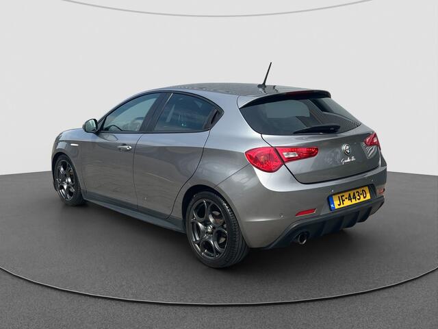 Alfa Romeo GIULIETTA 1.4 Turbo MultiAir | QV look Stoel & Skirts | Navi