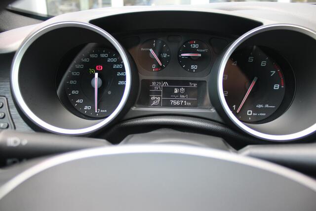 Alfa Romeo GIULIETTA 1.4 Turbo 120PK SPORT | ACHTERUITRIJ CAMERA | DAB+ RADIO | PARKEERSENSOREN VOOR EN ACHTER | AFNEEMBARE TREKHAAK | CRUISE CONTROL | CLIMATE CONTROL | SUPER NETTE AUTO! |