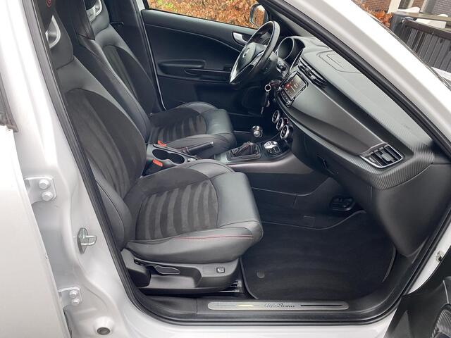 Alfa Romeo GIULIETTA 1.750 Turbo Veloce Sportstoelen, Xenon, 18 inch Topstaat!