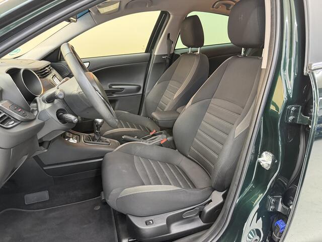 Alfa Romeo GIULIETTA 1.4 Turbo Super, 120Pk, 2019, 2de eigenaar, Volledige historie, Xenon koplampen, Parkeersensoren, DAB Radio, Navigatie, Cruise control, Stoelverwarming,