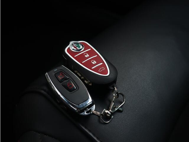 Alfa Romeo GIULIETTA 1.750 Turbo 240 PK Veloce | Sporstoelen | Bose | Xenon | Navi |