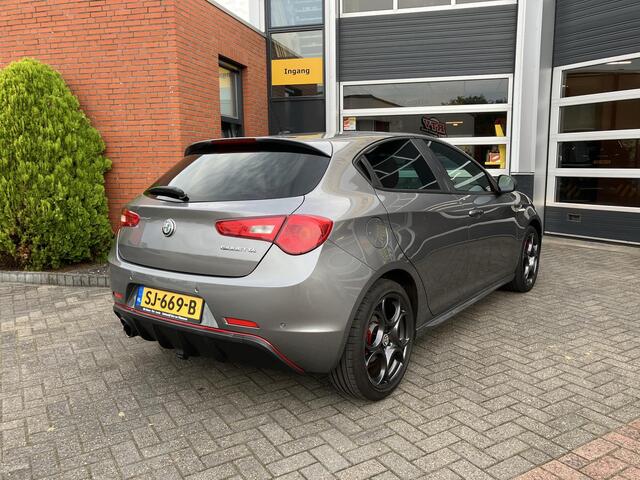 Alfa Romeo GIULIETTA 1.4 Turbo MultiAir Super | Rood lederen bekleding | Grigio Magnesio | Trekhaak |