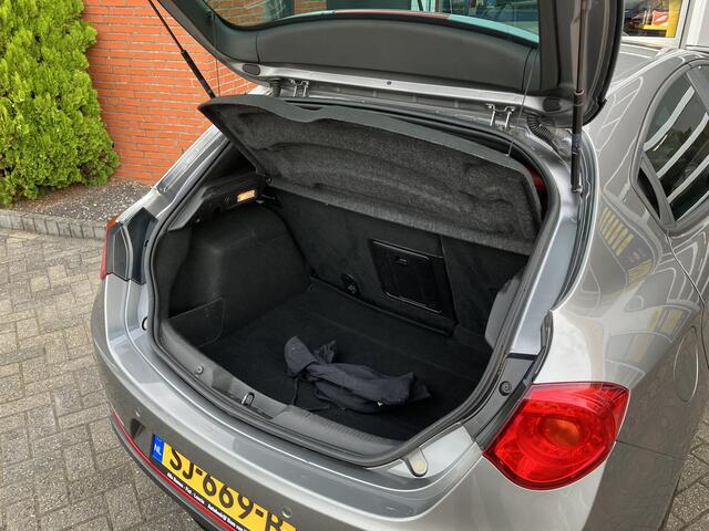 Alfa Romeo GIULIETTA 1.4 Turbo MultiAir Super | Rood lederen bekleding | Grigio Magnesio | Trekhaak |