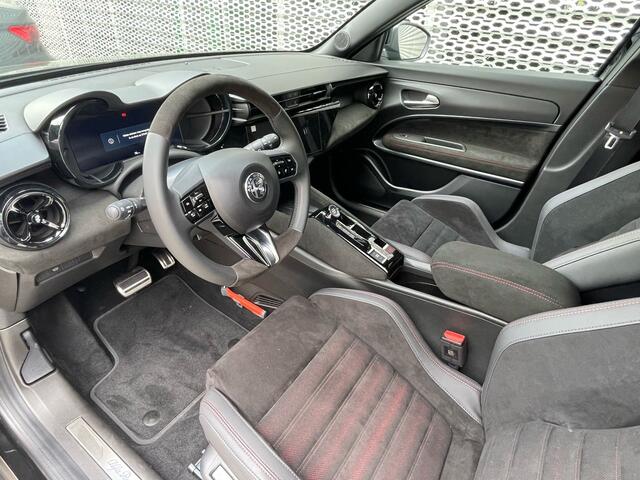 Alfa Romeo Junior Elettrica 280 PK Veloce 54 kWh SportStoelen | Sport onderstel | Full Options