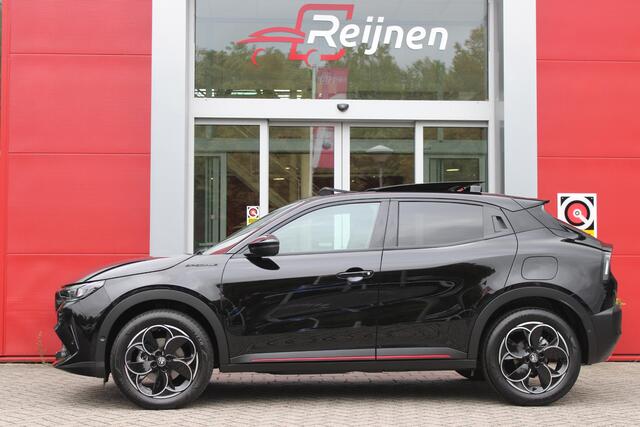 Alfa Romeo Junior 1.2 Turbo 136PK IBRIDA SPECIALE | NIEUWE AUTO! | PANORAMISCH SCHUIF/KANTEL DAK | SPORT PACK: SABELT SPORT STOELEN/ALCANTARA STUURWIEL | TECHNO PACK: LED MATRIX KOPLAMPEN/DRAADLOZE TELEFOONLADER/ACHTERUITRIJ CAMERA | VERWARMBARE VOORRUIT | 18" LICHTMETALEN