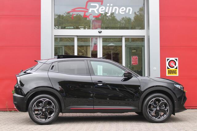 Alfa Romeo Junior 1.2 Turbo 136PK IBRIDA SPECIALE | NIEUWE AUTO! | PANORAMISCH SCHUIF/KANTEL DAK | SPORT PACK: SABELT SPORT STOELEN/ALCANTARA STUURWIEL | TECHNO PACK: LED MATRIX KOPLAMPEN/DRAADLOZE TELEFOONLADER/ACHTERUITRIJ CAMERA | VERWARMBARE VOORRUIT | 18" LICHTMETALEN