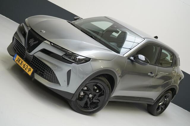 Alfa Romeo Junior 1.2 Turbo Hybrid Ibrida Speciale | Pack Techno | Adaptive | Navigatie | Achteruitrijcamera