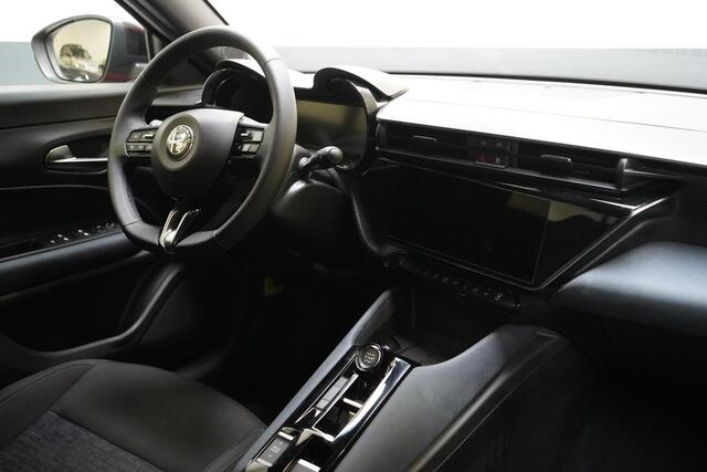 Alfa Romeo Junior 1.2 Turbo 145pk Hybrid Ibrida Speciale | Pack Techno | Adaptive | Navigatie | Achteruitrijcamera