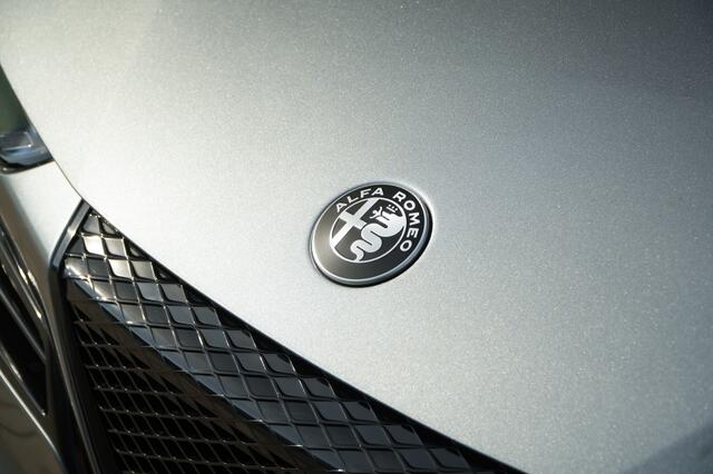 Alfa Romeo Junior 1.2 Turbo 136 PK Ibrida | Pano Dak | Navi | Carplay | 18"