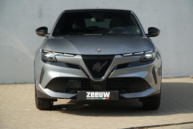 Alfa Romeo Junior 1.2 Turbo 136 PK Ibrida | Pano Dak | Navi | Carplay | 18"