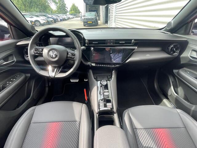 Alfa Romeo Junior Elettrica Speciale 54 kWh 156PK Schuif / Kanteldak | Keyless | Techno Pakket | Apple Carplay