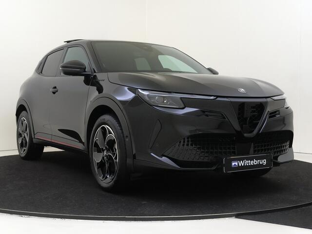 Alfa Romeo Junior Elettrica Speciale 54 kWh | Schuifdak | Elek. Achterklep | Sport Stoelen | Camera |