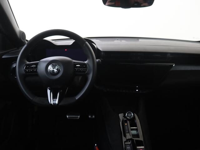 Alfa Romeo Junior Elettrica Speciale 54 kWh | Schuifdak | Elek. Achterklep | Sport Stoelen | Camera |